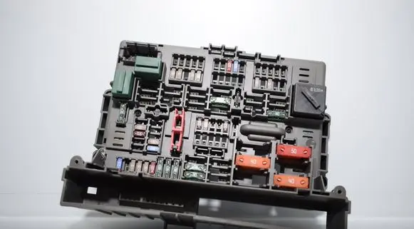 BMW 1 E81 E87 Fuse box set 9119446