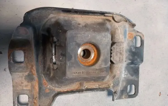 Ford Focus Engine mount bracket 3M517M121 538919