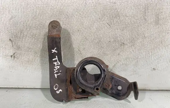 Nissan X-Trail T30 Radiator mount bracket