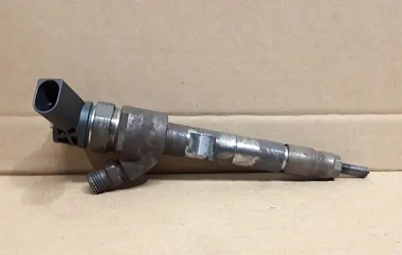 BMW 5 F10 F11 Fuel injector 0445110743 8514148