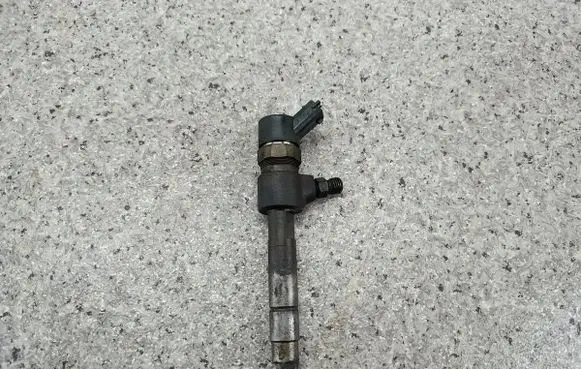 Alfa Romeo 159 Fuel injector 0445110276BOSCH