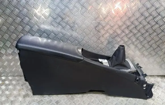 Toyota Avensis T270 Center console