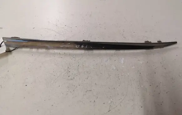 Front bumper splitter molding