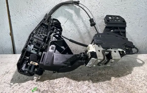 Jeep Cherokee Front door lock P68211097AD