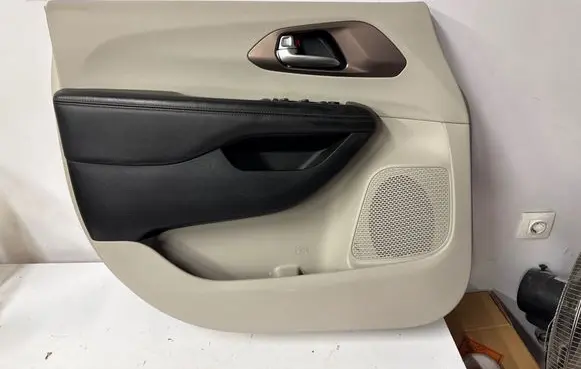 Chrysler Pacifica Front door card panel trim 565948277 6SZ382D2AD 6S7382D2AD