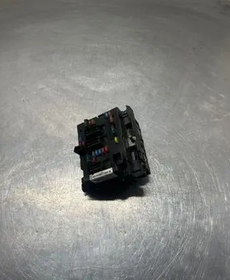 Peugeot 206 Fuse module 9650663880