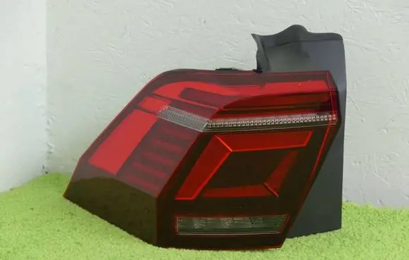 Volkswagen Tiguan Rear/tail lights 5NA945207K