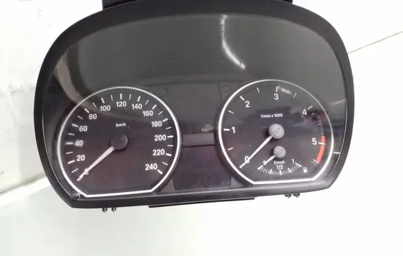 BMW 1 E81 E87 Speedometer (instrument cluster) 9166821 1024952 1041568
