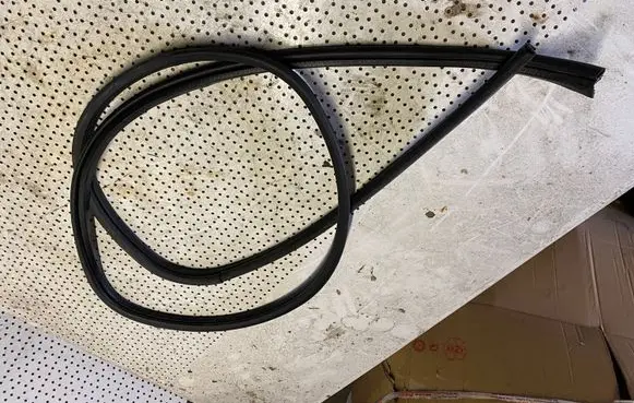 Microcar M.GO Front door rubber seal 