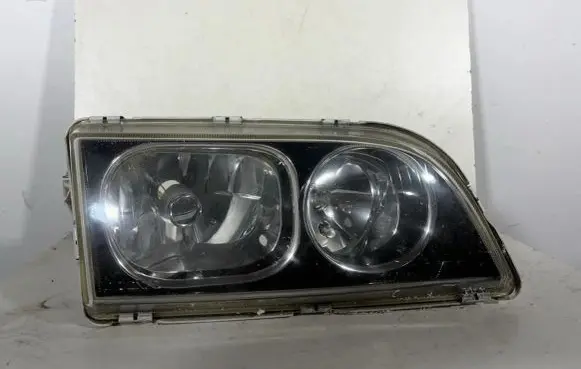 Volvo S40, V40 Headlight/headlamp 30899885