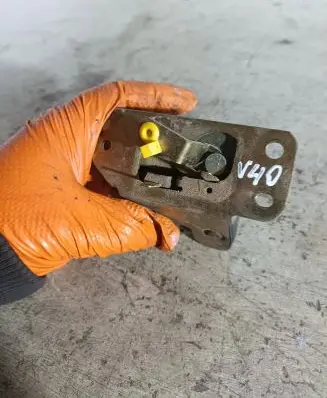 Volvo S40, V40 Loading door lock 