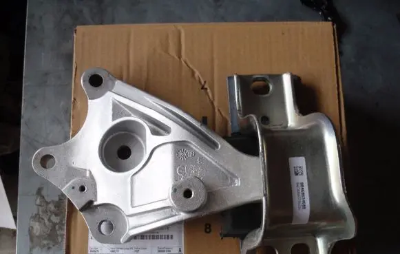 Toyota ProAce Max Engine mounting bracket 46863468 12300136