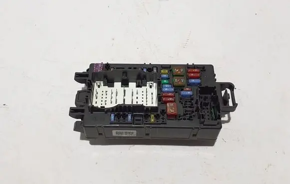 Chevrolet Silverado Fuse module 87832675
