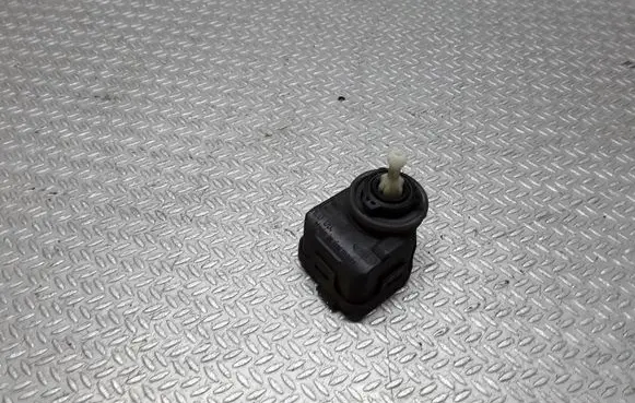 Headlight level adjustment motor