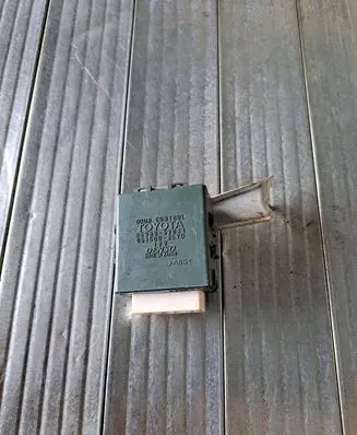 Toyota Yaris Verso Door central lock control unit/module 8598052031 0515003570