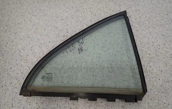 Toyota Avensis T250 Sliding door window/glass 