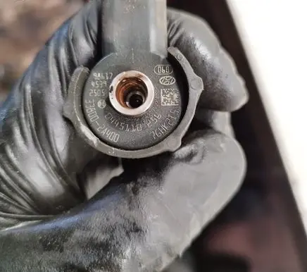 Hyundai i30 Fuel injector 0445110256