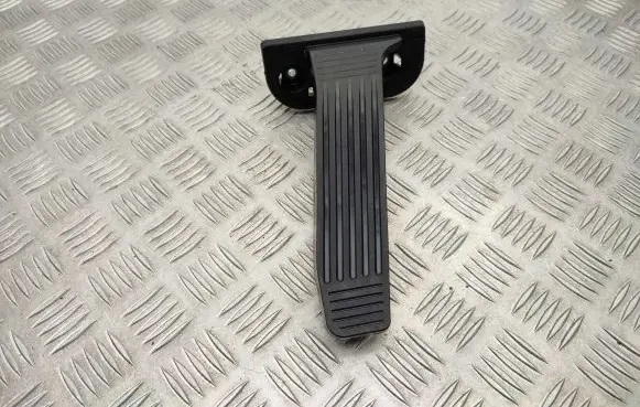Toyota RAV 4 (XA50) Accelerator throttle pedal