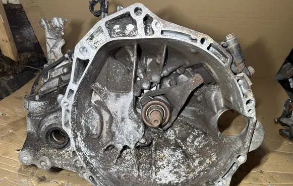 Nissan X-Trail T30 Manual 5 speed gearbox 6940664