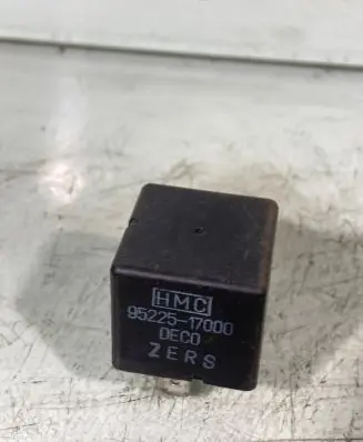KIA Carens I Other relay 9522517000
