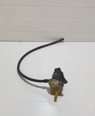 Opel Meriva A Windscreen/windshield washer pump 24439254