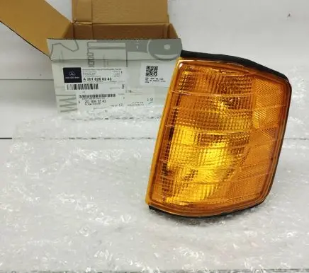 Mercedes-Benz 190 W201 Front indicator light 2018260243 1305232913