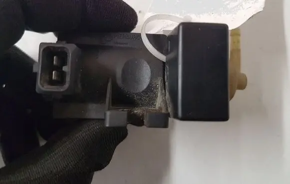 Opel Zafira B Turbo solenoid valve 55563534 70142001