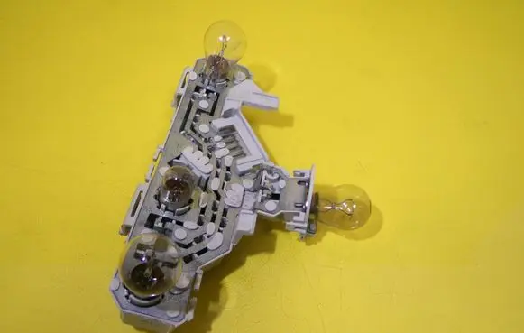 Volkswagen Polo III 6N 6N2 6NF Tail light bulb cover holder 6N0945257A