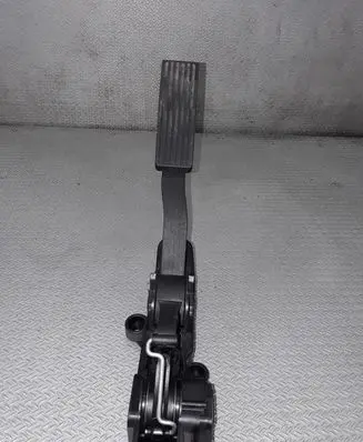 Mercedes-Benz A W169 Accelerator throttle pedal A1693000104
