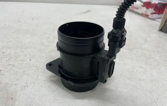 Audi Q2 - Mass air flow meter 04L906461B