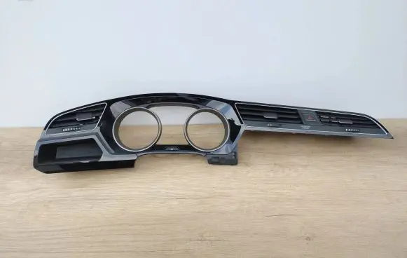 Volkswagen Touran III Dashboard trim 5TB858415A