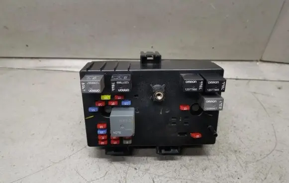 Chevrolet Equinox Fuse module 22682563