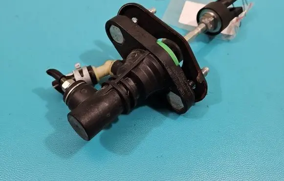 Clutch slave cylinder