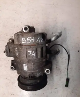 Volkswagen PASSAT B5.5 Air conditioning (A/C) compressor (pump) 8D0260808