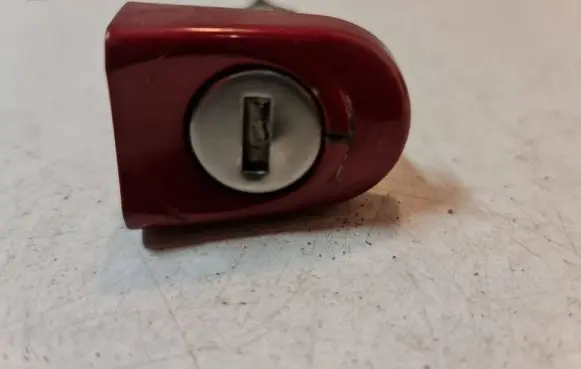 Volkswagen Golf V Front door lock (next to the handle) 1K0837167A 1K0837168A