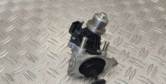 Toyota Verso EGR valve 8513132