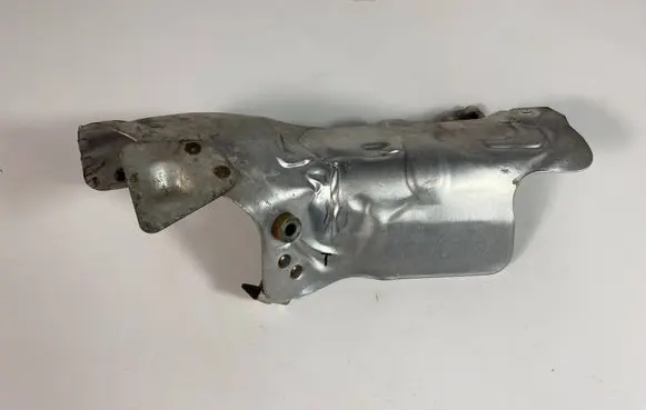 BMW 5 G30 G31 G38 Heat shield in engine bay 8658274