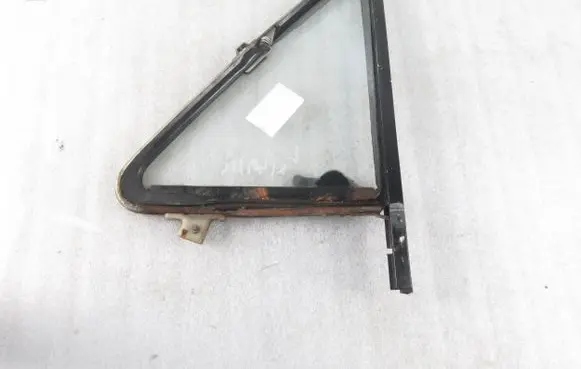 Fiat 126 Front triangle window/glass 