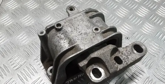 Volkswagen Touran I Engine mount bracket 1K0199262N