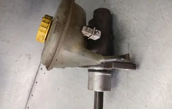 Audi A6 S6 C5 4B Master brake cylinder
