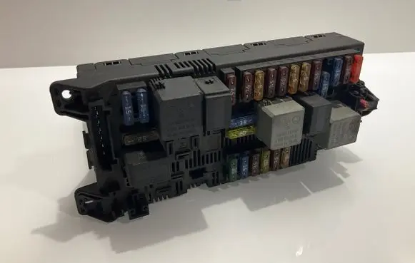 Mercedes-Benz E W211 Fuse module 2115453901 A2115453901