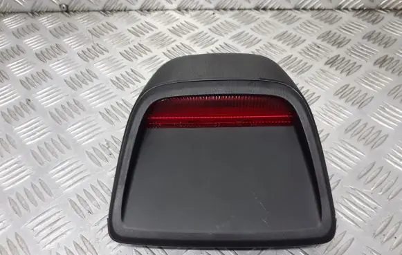 Nissan Primera Third/center stoplight