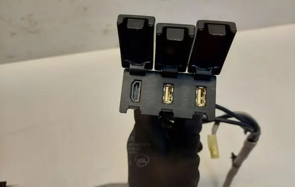 Honda CR-V USB socket connector 32104-T1E-E003