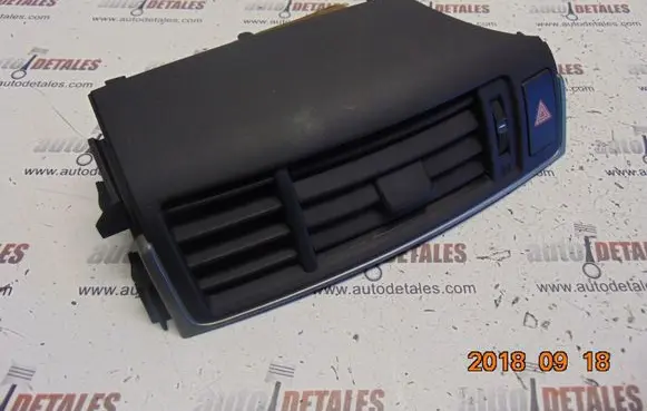 Toyota Verso Dash center air vent grill 556700F040