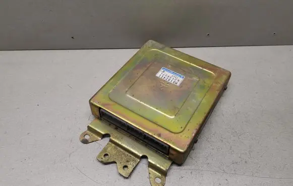 Mitsubishi Colt Engine control unit/module MD182411 E2T39371