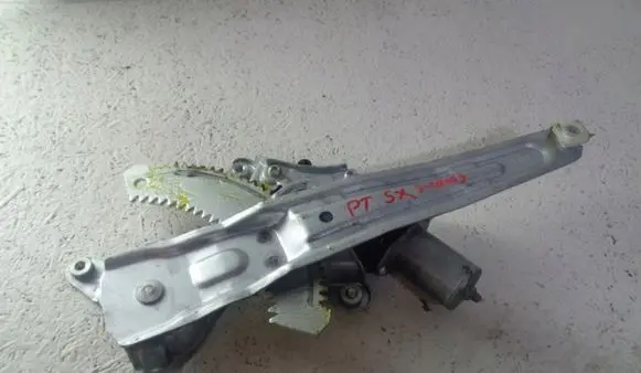Suzuki SX4 S-Cross Rear door window regulator with motor 8353061M00