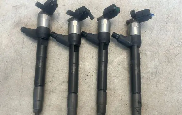 Opel Astra J Fuel injectors set 55570012