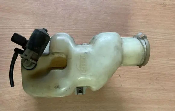 Nissan Patrol Y60 Windshield washer fluid reservoir/tank
