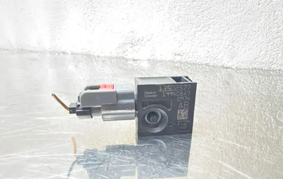 Opel Insignia A Airbag deployment crash/impact sensor 13502577