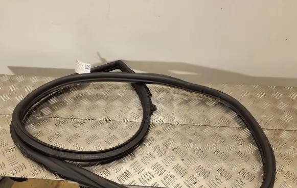 Porsche 911 996 Front door rubber seal 